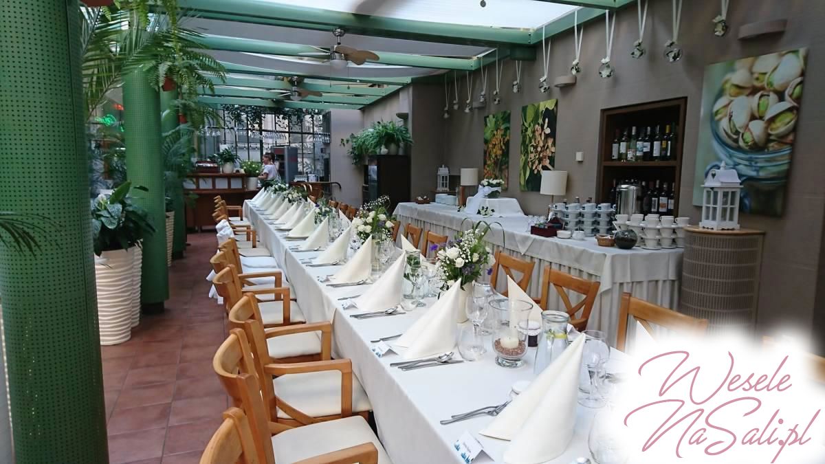 stoły prostokątne, restauracja na wesele